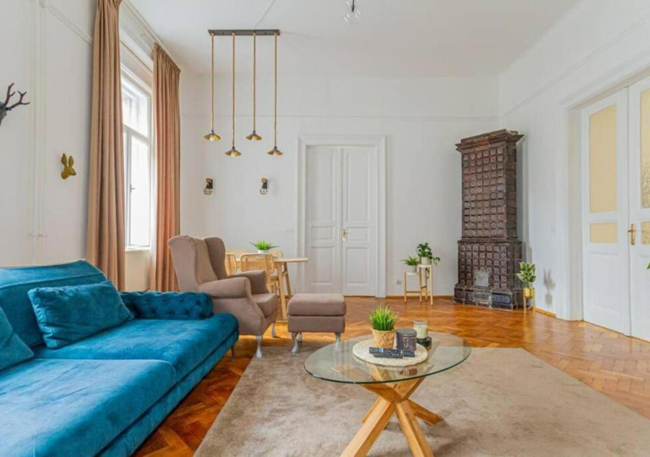 Luxury Apartment By The Famous Vaci Street Budapest Exterior photo